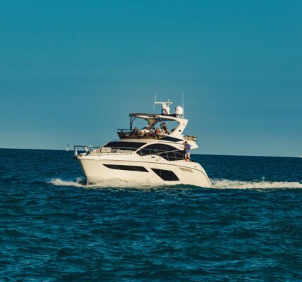 Experience the Calm of Early Mornings with Yacht Dubai