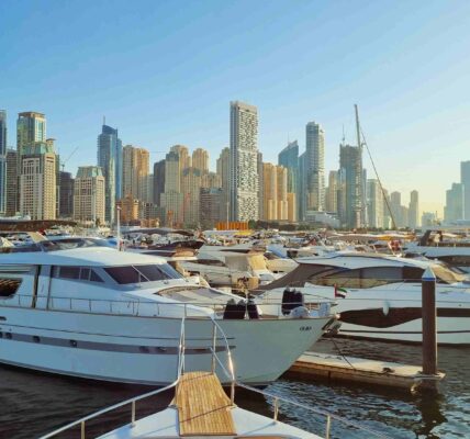 Enjoy the Sea with Confidence Using Boat Rent Dubai Marina